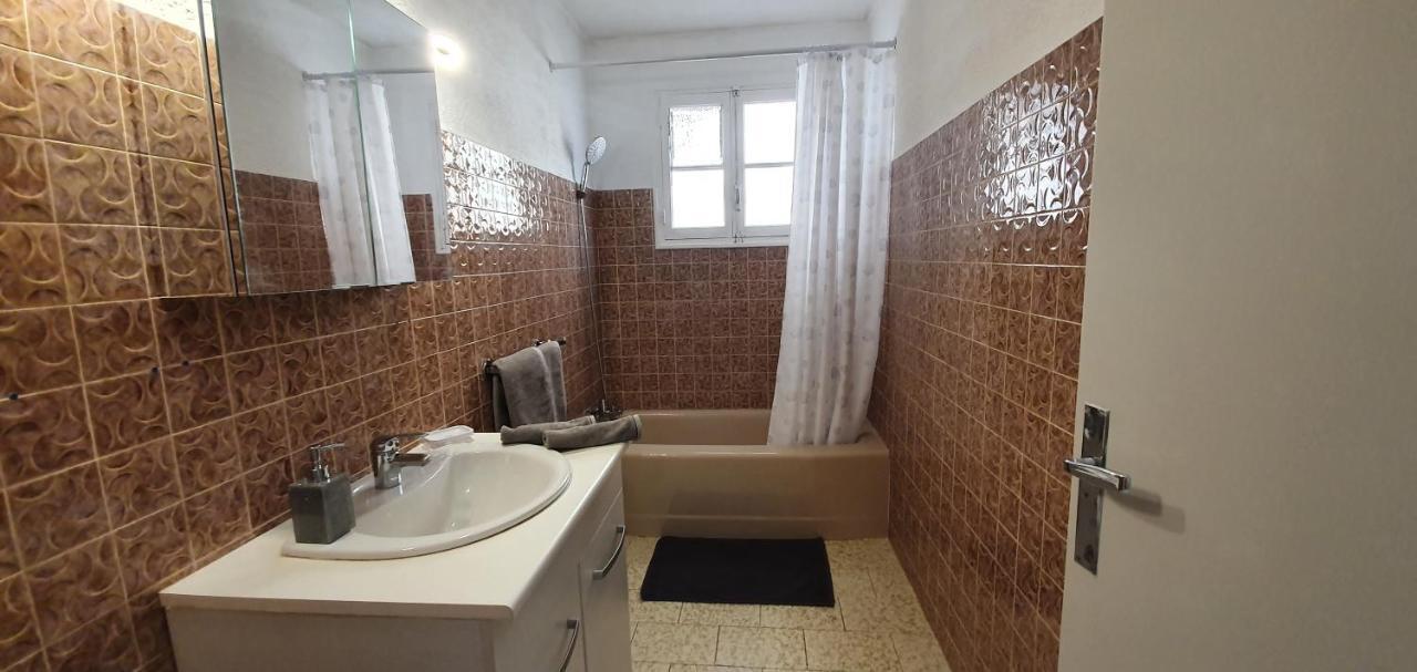 Appartement Entier Au Dessus De Villa, Climatisation Reversible Poele A Bois Tres Chaleureux , Wi Fi Parking Privee Gratuit Situation 500 M, Plage Et Centre Ville Санарі-сюр-Мер Екстер'єр фото