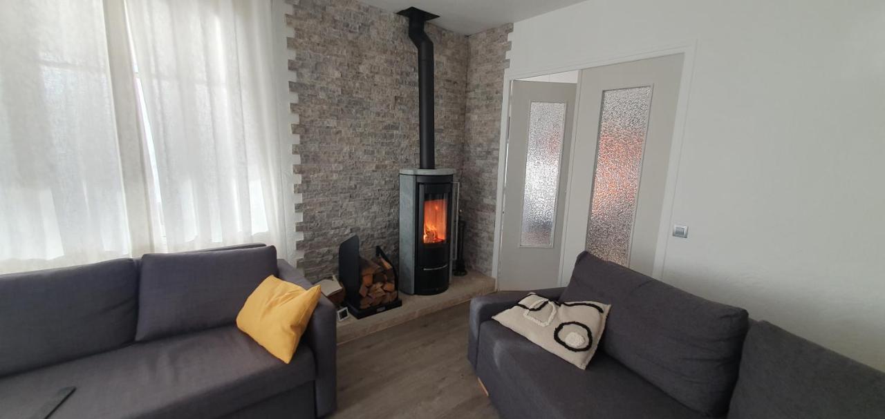 Appartement Entier Au Dessus De Villa, Climatisation Reversible Poele A Bois Tres Chaleureux , Wi Fi Parking Privee Gratuit Situation 500 M, Plage Et Centre Ville Санарі-сюр-Мер Екстер'єр фото